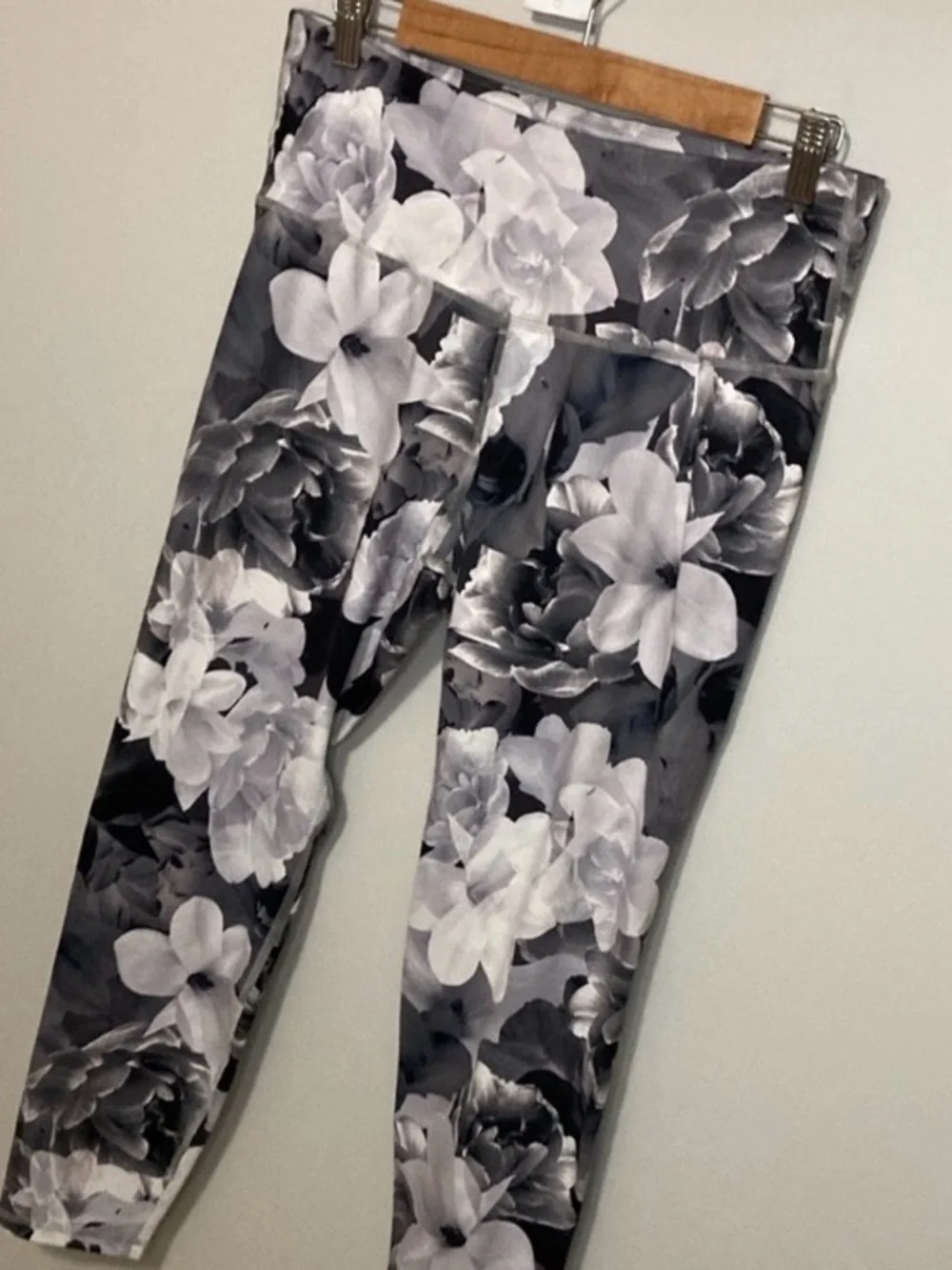 Old Navy Active Floral Print High-Rise Leggings, Gray White, Size Large